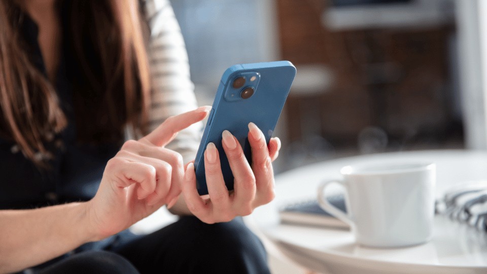 jak sprawdzić czy ktoś mnie śledzi na WhatsAppie, prywatność na WhatsAppie, aktywne sesje WhatsApp, zabezpieczenie konta WhatsApp, WhatsApp logowania, ochrona konta WhatsApp, sprawdzanie sesji WhatsApp